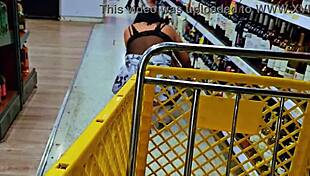 venezuelan hotwife flashes big ass miniskirt supermarket medellin... cuck films mature slut tease 😈🍑