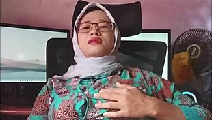 hijab shemale strokes cock in early morning solo