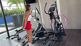 Damn that gym babe looks ready for a wild post-workout pounding session!