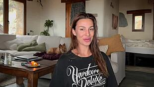 WOW GIRLS SQUIRT HARD FROM INTENSE PUSSY LICKS AND MUFF DIVING!