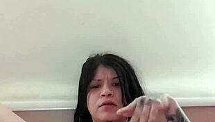 Me Toco Mientras Te Veo Papi, Colombian Latina Fingers Shaved Pussy Close Up for European Eyes
