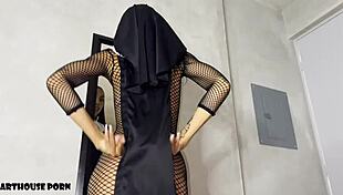 imagine a petite colombian nun squirting on your face while riding to make you cum hard? 