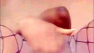 Kneeling jasmine deepthroats and slurps two throbbing cocks