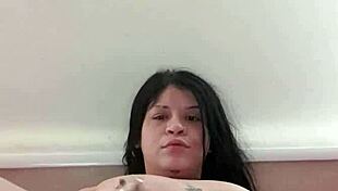 Me Toco Mientras Te Veo Papi, Colombian Latina Fingers Shaved Pussy Close Up for European Eyes