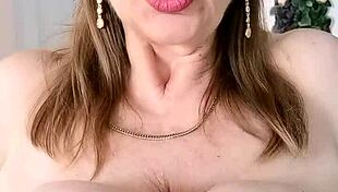 Whoa busty granny flashing her horny pussy up close 😍🔥👅