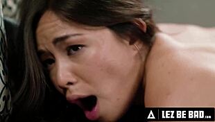 Jennifer white dominates stacked scarlett alexis!