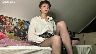 omg watch this skinny cutie tease her shaved pussy till she cums hard 🔥💦