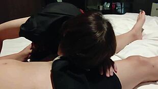 赤いミニスカートの可愛い子がチンポに食いつきクンニで喘ぐコスプレ中出し？