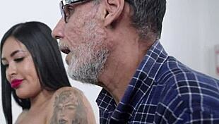 damn! peruvian latina's huge saggy tits fool old hubby with gynecologist pounding!