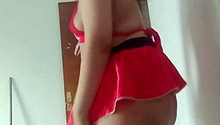 mãe noel safada dances her chubby pussy hoping for peruvian dick