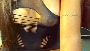 her sweet pussy tastes divine as tongue dives deep in ecstasy