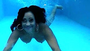 MAXINE X SCREAMS ON FAT DILDO DEEPTHROAT SOLO!