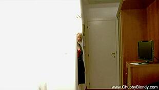 long raw fuck with italian milf cougar in hotel room bed