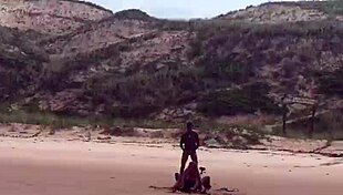 😍 fudendo morena latina gostosa na praia de copacabana com olhares