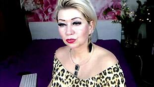 mature married slut on webcam tongue games dildo pounds shaved pussy teaches young cocksuckers how