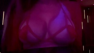 What if Italian milf artemisia's big natural tits bounced juicily right at the curb?