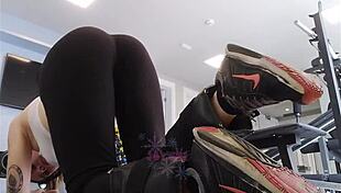 naughty blonde 💦 flashes cameltoe legs at gym workout