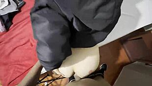 quieres ver como le follo el culo a esta peruana joven?