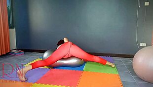 Nude yoga babe regina noir rips leotard for acrobatic gym fuck!