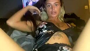 Whoa, Horny Emo 18-Year-Old Slut Fingers Her Big-Ass Solo!