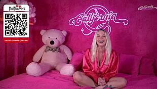 Gi Genesini tempts with big ass solo massage play