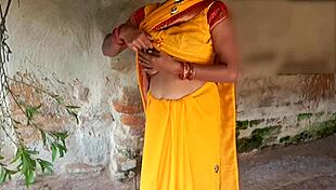 i cant believe my satin silk saree muslim aunty let her desi lover press boobs openly outdoors like that