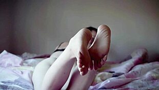 Hey check this babe smoking while teasing her big tits and sexy feet 😍👣🚬