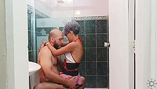 Stepsister interrupts my bath cleaning bathroom sparking wild horny fuck in Spanish