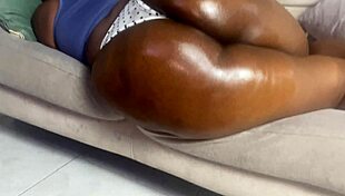 Fat ebony latina mommy's huge ass shakes wildly on sofa