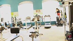 Chunky Sofia Rose chokes on Rome Major's BBC before he wrecks her fat ass