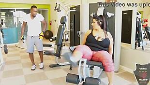 Chunky Sofia Rose chokes on Rome Major's BBC before he wrecks her fat ass