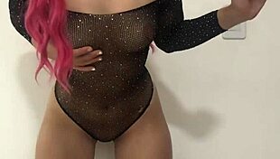 supahot white girl shakes narrow ass in black boots 🔥