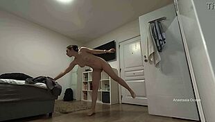 Delivery Man Stunned as Exhibitionist Drops Towel Flashes Naked Curves Outdoors