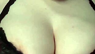 i'm strippin my chubby ass n big tits teasin ya bad...