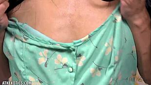 omg skinny gia vendetti's shoving toys deep in her drippin wet pussy... so hot