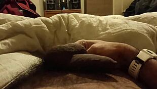 late night vibes watching me stroke my big cock just for you 😈🍆💦 come play along