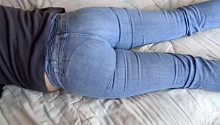 i came 6 times in my friend's stepmom's huge ass 😍 she begs for more cumshots!