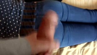 i came 6 times in my friend's stepmom's huge ass 😍 she begs for more cumshots!