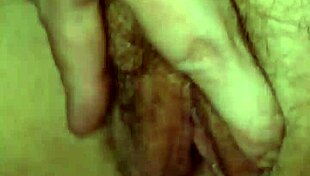 Rubbing cum deep into her cervix