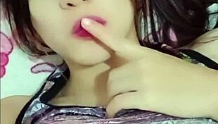 Her juicy ass worship beats her pussy Yuliethgomez real casero backstage flashing!