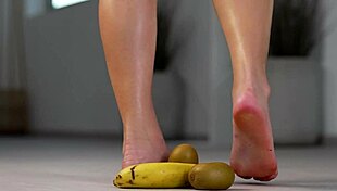 watch this tiny babe smash fruits in heels... foot fetish heaven! 👠🍇