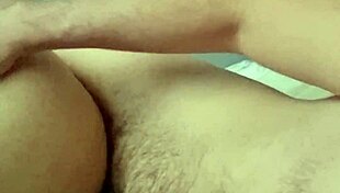 não para de dar essa buceta gorda e gostosa pro macho, hein?