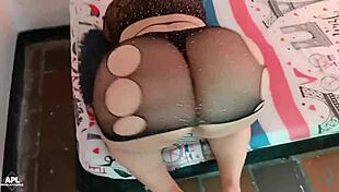 ay madrastra puta, mira tu culo grande mientras me chupas la polla y te cojo en cuatro parte 1