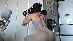 Sexy Korean Fitness Babe Works Out Her Tight Body at Home
