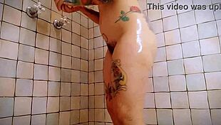 i'm giantess showing you my shave be careful around this huge pussy water