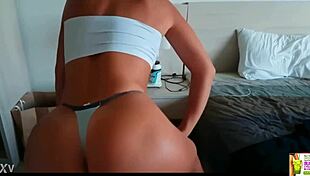 whoa check out this big booty brunette shaking her ass in panties while twerking hard 😍🍑