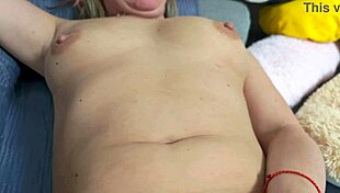 gepiercte milf pussy gets vacuum pumped to squirt