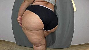 hey watch me shake this fat colombian milf ass and huge pussy lips pov style