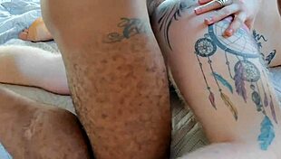 Meu namorado e eu pegamos essa gorda albina pra uma dp bem suculenta e molhada