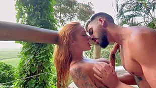 ruiva gostosa chupando e quicando na piroca na banheira 😍🔥💦